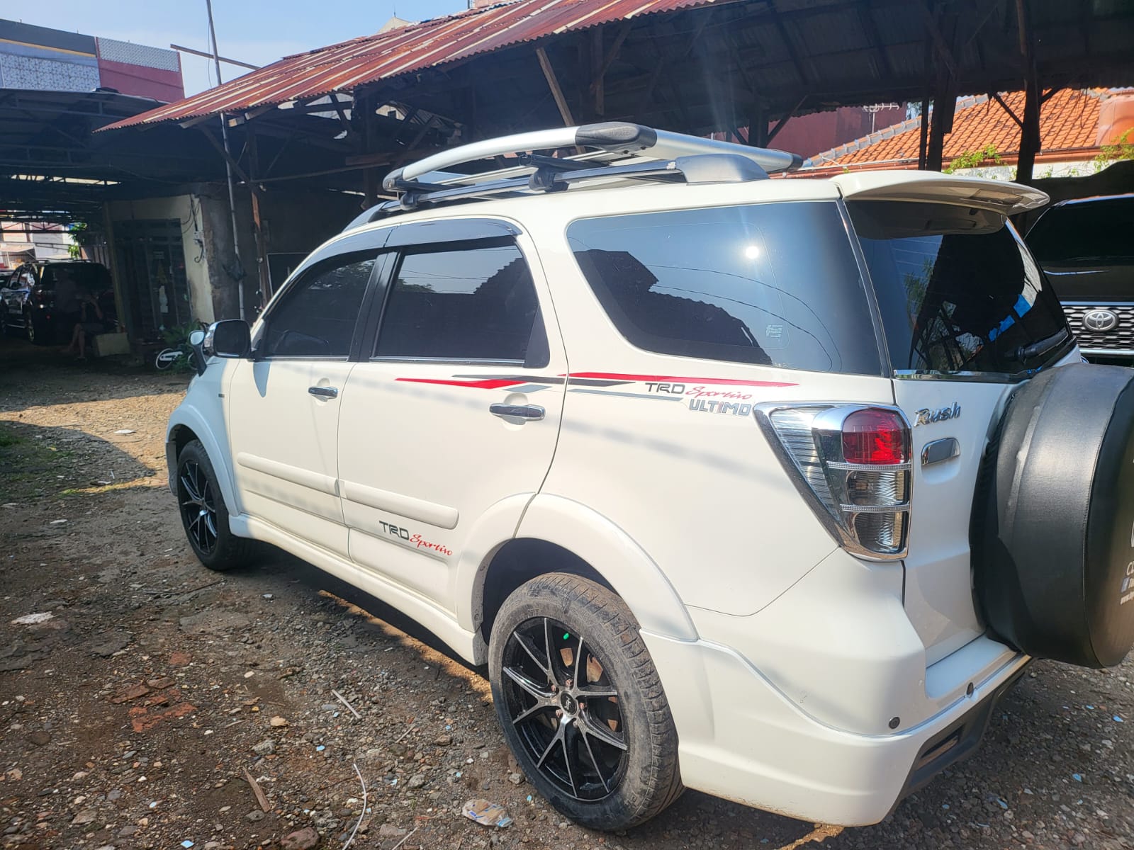 Foto Mobil Toyota Rush TRD