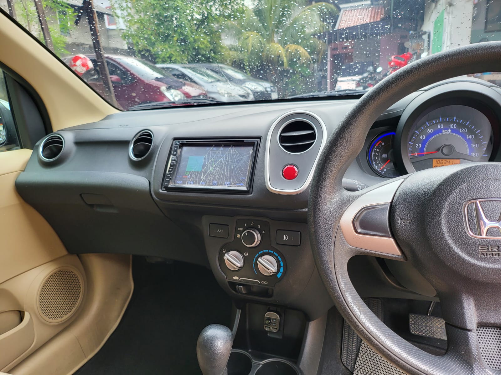 Foto Mobil Honda Mobilio E Prestige