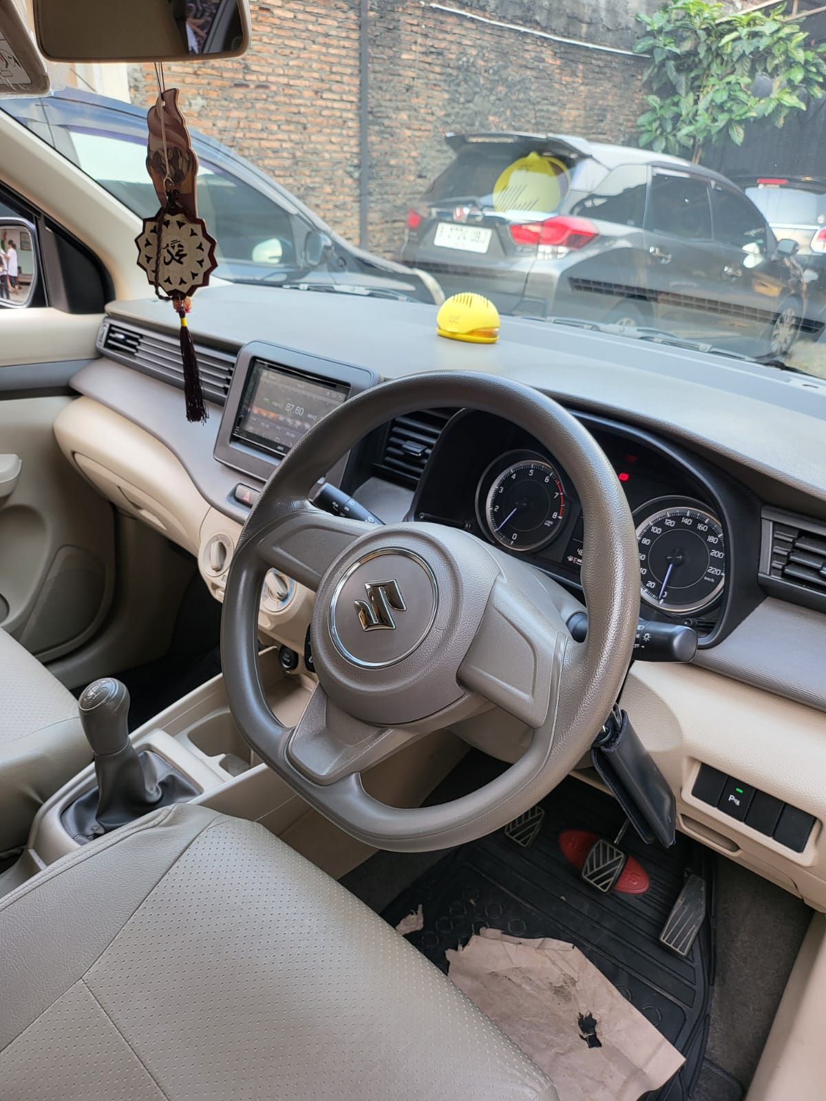 Foto Mobil Suzuki Ertiga GL
