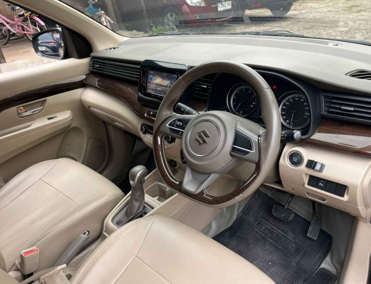 Foto Mobil Suzuki Ertiga GX AT